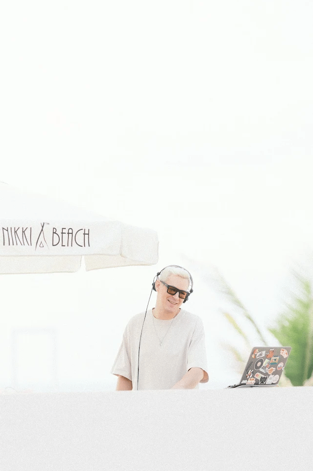 Anastasia and Daniil's coastal wedding, frame 14
