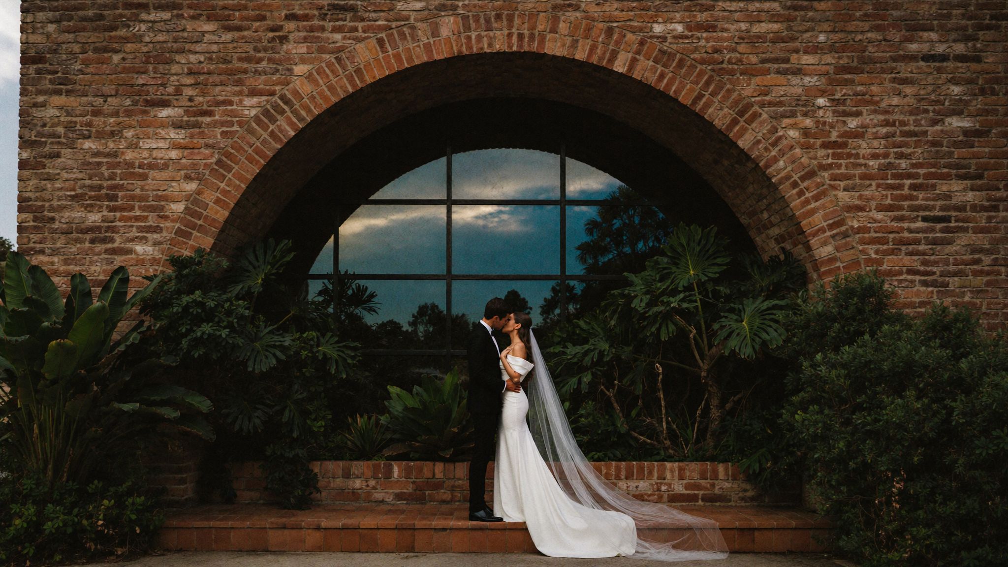 Eloping in Colombia, near Bogotá, photographed by Arman Arai