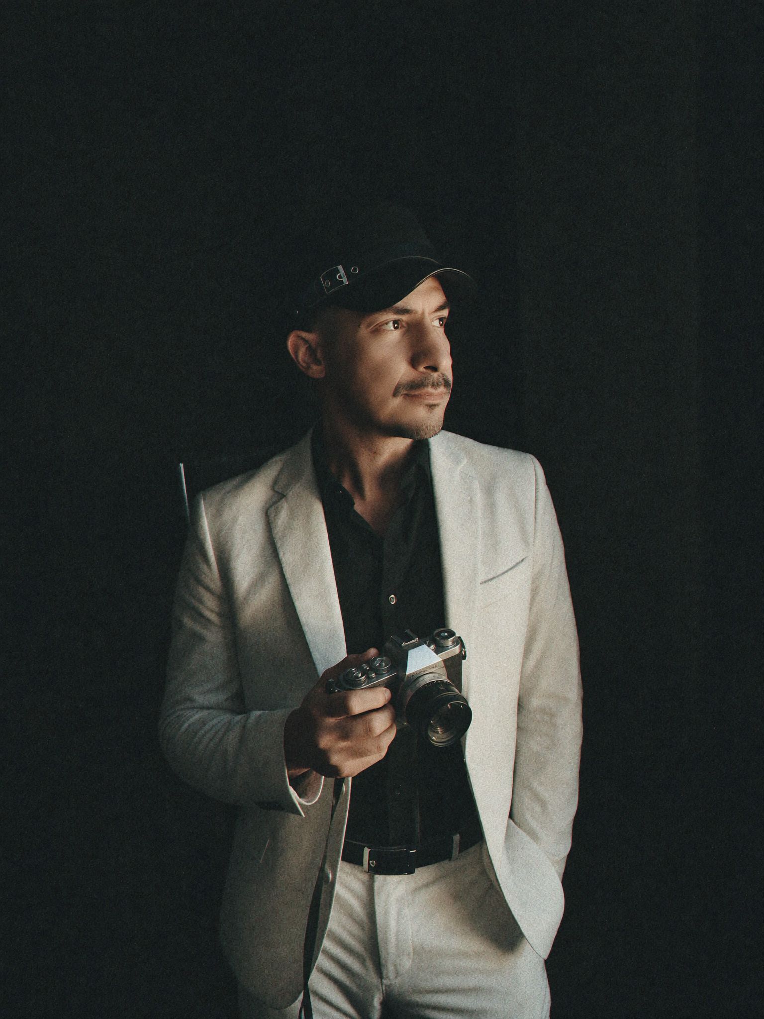 Arman Arai, the person who plans and shoots your elopement