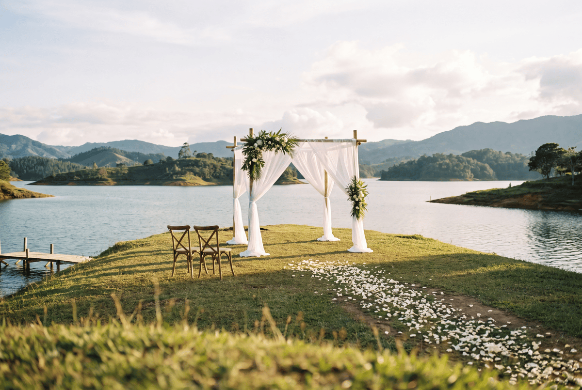 A lakeside finca peninsula on the Guatap&eacute; reservoir with a ceremony arch at the water's edge