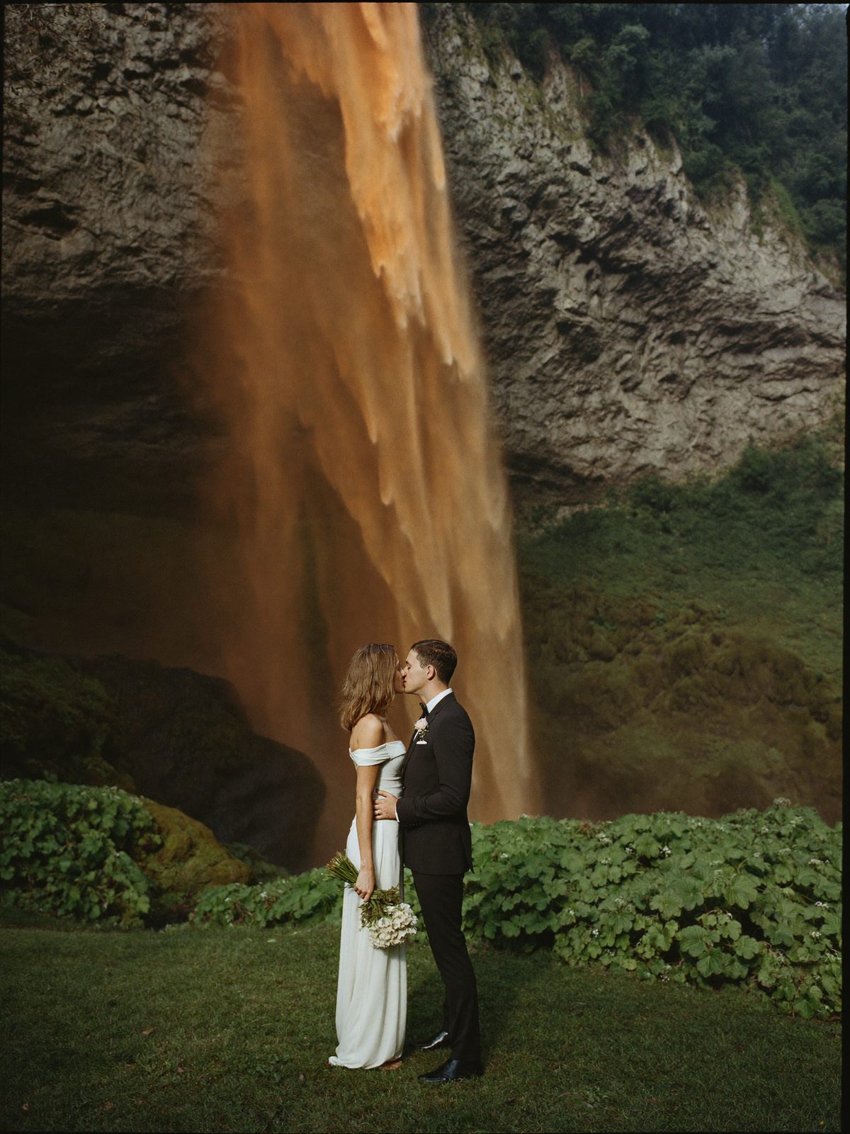 An elopement in Costa Rica photographed by Arman Arai